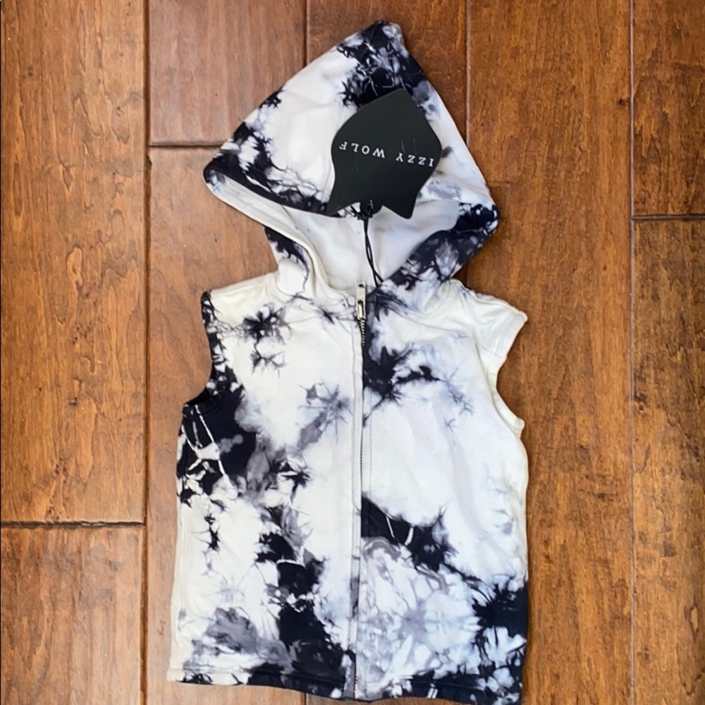 NWT Izzy Wolf tie dye vest